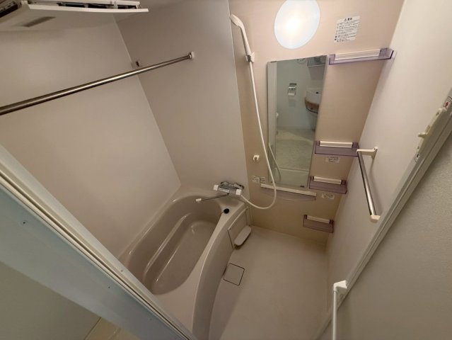 SERENiTE本町refletの浴室