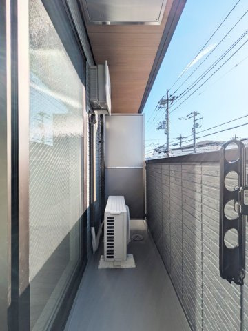 府中市若松町１丁目のアパートのバルコニー