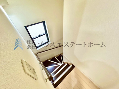 【その他】 | 垂水区西舞子3丁目戸建 | 階段は建具とコーディネートのお色使いです♪