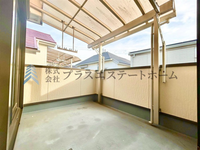 【バルコニー】 | 垂水区西舞子3丁目戸建 | 広々バルコニー♪突然の雨でも安心な屋根付きです♪