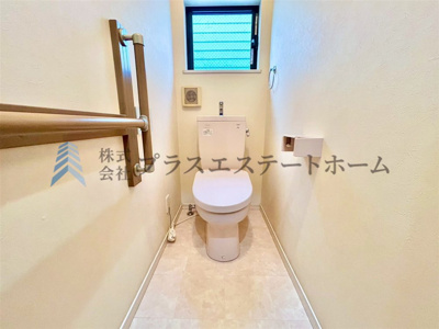 【トイレ】 | 垂水区西舞子3丁目戸建 | 【リフォーム前の写真です】温水洗浄機付き暖房便座♪トイレも新調されます♪