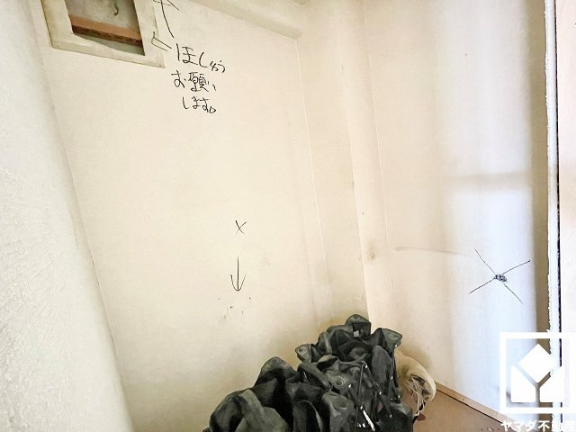 西宮東パーク・マンションのトイレ|トイレを新規交換予定です。毎日使う場所だからこそ、快適さと清潔感にこだわります。（リフォーム中の写真です）