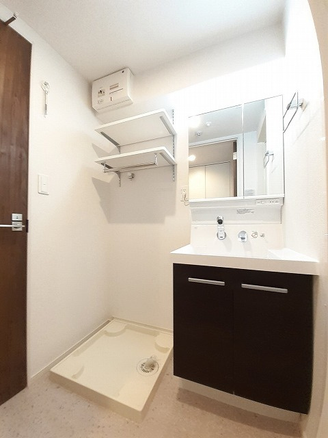 藤沢市高倉の賃貸マンションの洗面所