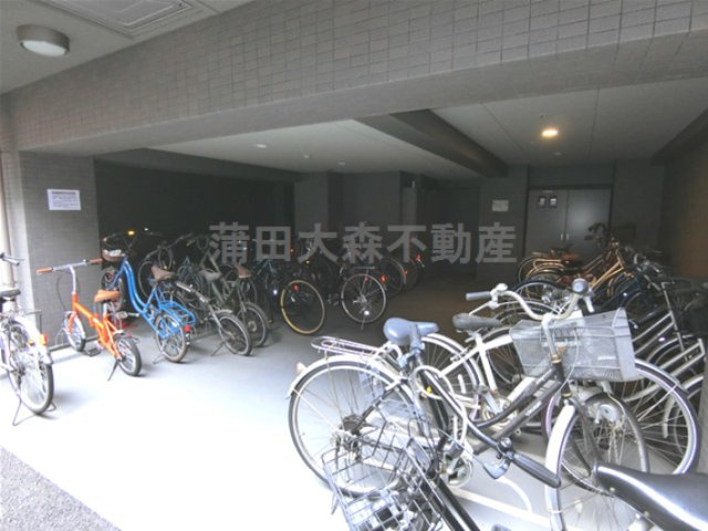 ルーブル西蒲田弐番館のその他共用部分|屋根付きラック式の無料駐輪場