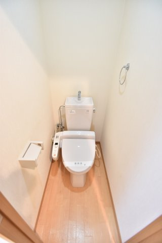 大阪市都島区都島北通２丁目の賃貸マンションのトイレ