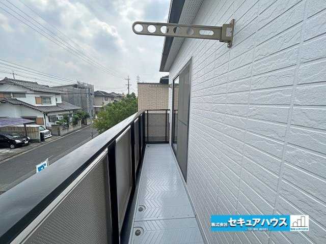 名古屋市緑区兵庫１丁目の中古一戸建のバルコニー|【バルコニー】
◆見晴らしもよく、太陽の温かな温もりをめいっぱい受け止めてくれます。
◆南向きで洗濯物も良く乾きます♪
◆ワイドバルコニーのため広くスペースを利用できるのも魅力です。　　　　　　　　　