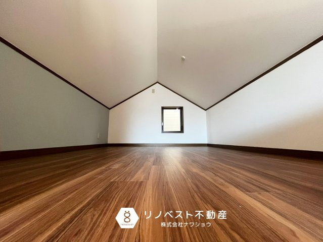 東大阪市南上小阪の収納|広々とした奥行きのあるロフトスペース♪
窓が付いているので閉塞感がありません◎