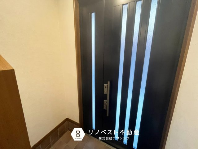 東大阪市南上小阪の玄関|【リノベスト不動産】弊社では売却のご相談も受付中！まずは一度ご相談ください♪
