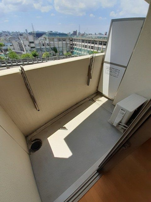 【バルコニー】 | MSビル | 開放的で明るい空間を演出してくれるバルコニーです