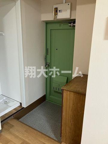 小笠原ビルの玄関