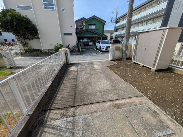 メゾネット鷲ノ木C棟の駐車場