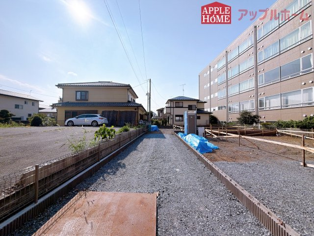 [新築住宅] 深谷市上野台 第63期 全2棟の前面道路含む現地写真