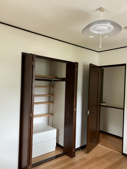 【洋室】 | 向原1丁目戸建 | 2階・洋室6帖☆クローゼットがあります♪クローゼットが洋室各部屋にあるのが便利ですよね☆