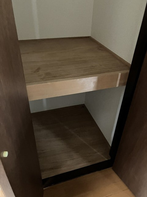 【収納】 | 向原1丁目戸建 | 廊下にある収納スペースです！扇風機など季節ものも収納できます☆