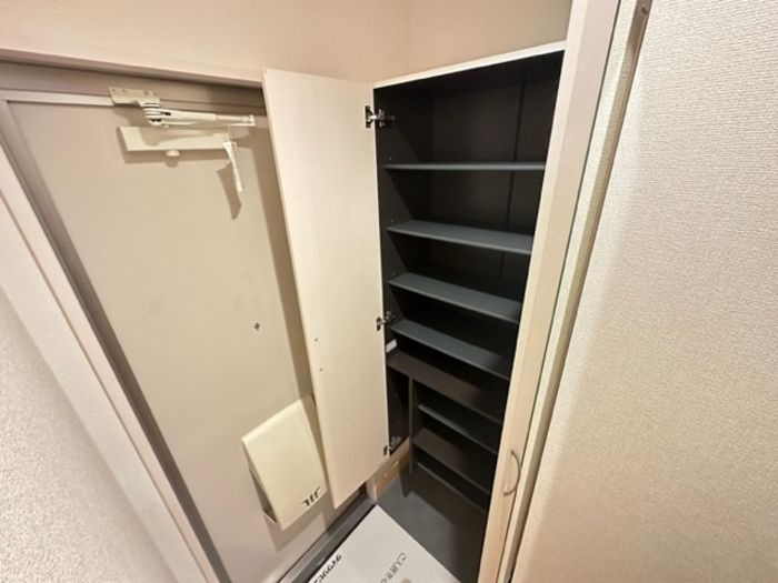 トレス日明壱番館の玄関