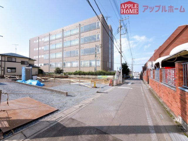 [新築住宅] 深谷市上野台 第63期 全2棟の前面道路含む現地写真