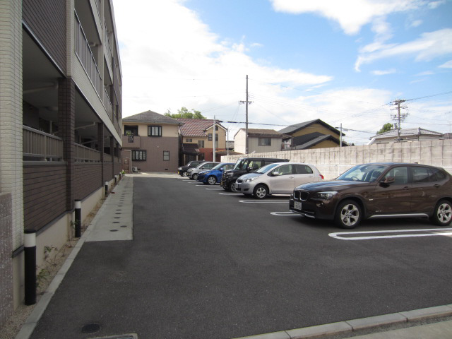 【駐車場】