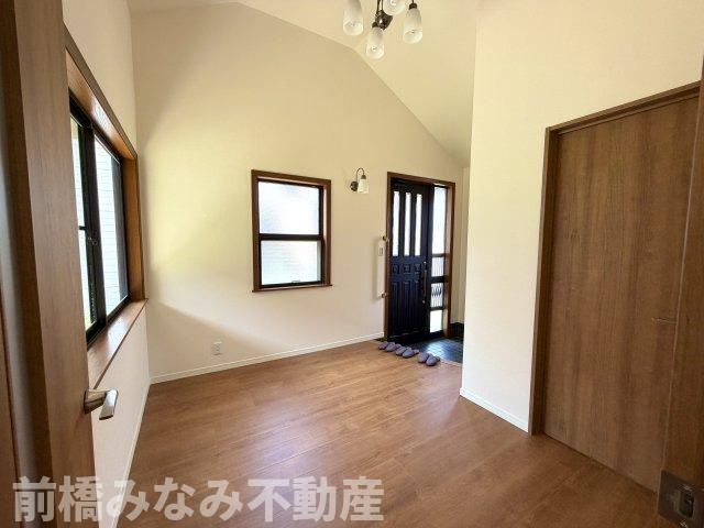 【中古】高崎市新町　４LDK＋Sの玄関|収納もある玄関です