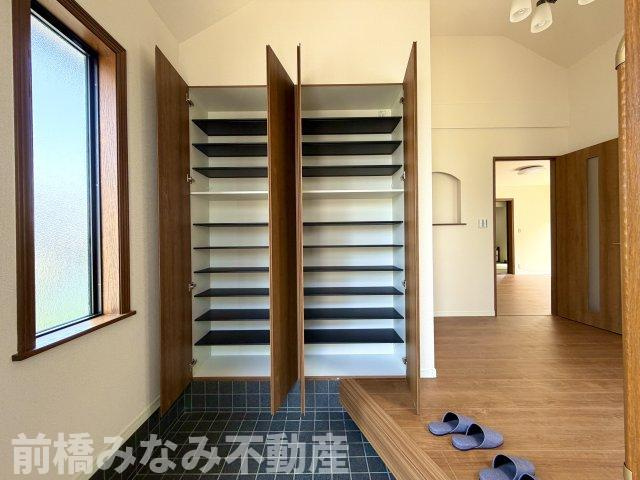 【中古】高崎市新町　４LDK＋Sの玄関|ゆったりとした玄関です