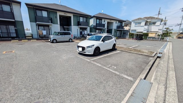 【駐車場】