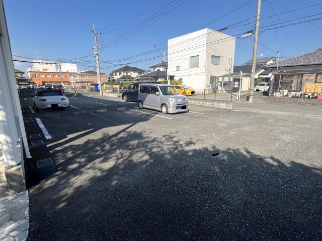 ラ・ステュディオの駐車場