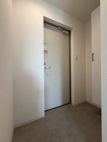 ジーメゾン名古屋中川グレイスの玄関
