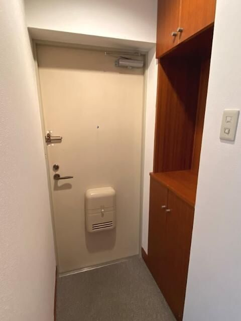 綴マンションの玄関