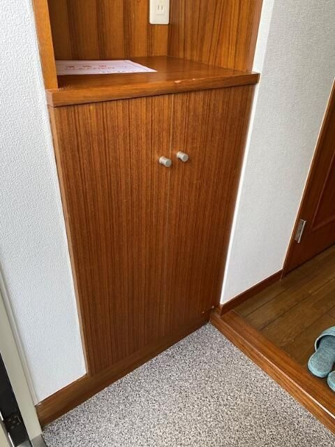 綴マンションの玄関
