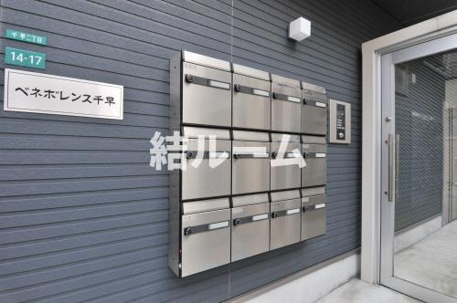 豊島区千早２丁目のアパートのエントランス