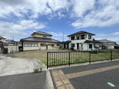 【外観】 | 竹松町　土地～環状線そばの建築条件無し土地です～ | 都市計画道路からみた土地　
※歩道から本物件土地までに、間に１筆土地を挟みます（他人所有物）、歩道からすぐ本物件土地ではございません