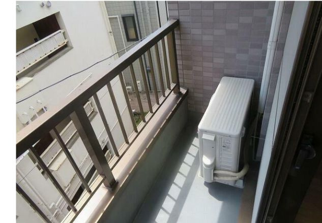 RIKIパレスのバルコニー|お洗濯にも便利なバルコニー付き