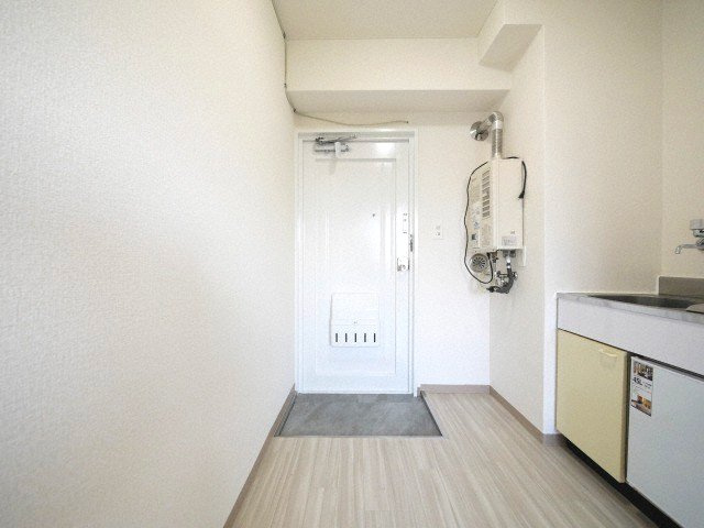 サンプラザ京橋の玄関|イメージとして同建物の他号室を表示しています（間取り図が正）