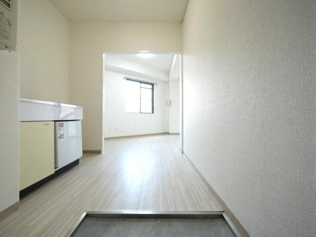 サンプラザ京橋の居間・リビング|イメージとして同建物の他号室を表示しています（間取り図が正）
