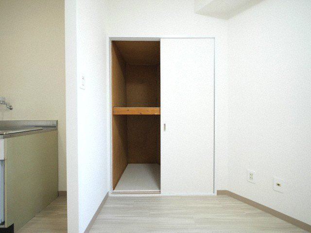 サンプラザ京橋の収納|イメージとして同建物の他号室を表示しています（間取り図が正）
