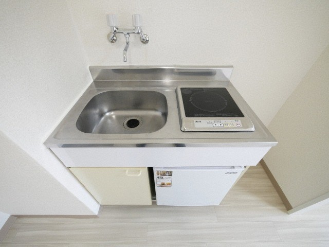 サンプラザ京橋のキッチン|イメージとして同建物の他号室を表示しています（間取り図が正）