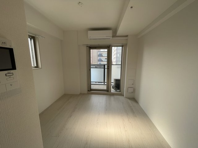 エスリードレジデンス大阪本町の居間・リビング|同マンション反転イプを表示しています