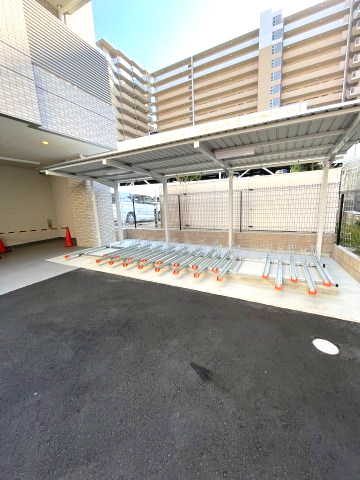 プレジオ今福鶴見の駐車場