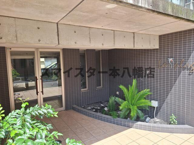 ラ・プラージュのエントランス