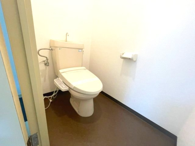 シャトー・レイクルイーズのトイレ|イメージとして同建物他部屋を表示しています