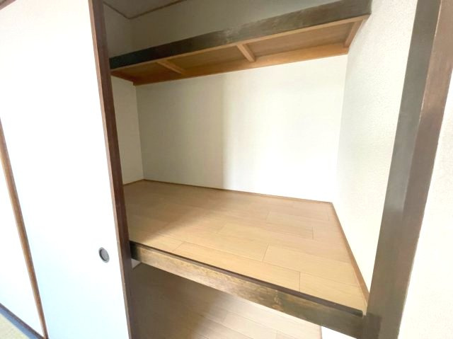 シャトー・レイクルイーズの収納|イメージとして同建物他部屋を表示しています