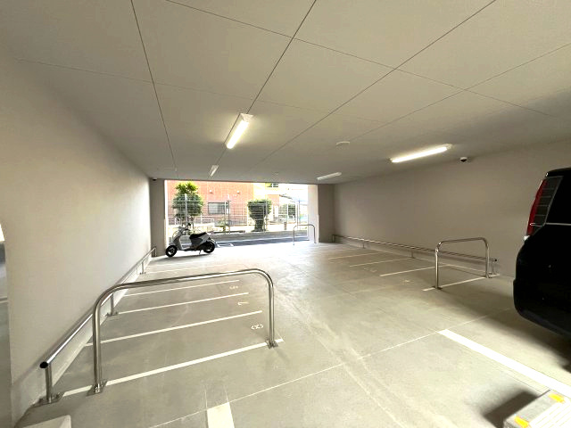 スプランディット福島WESTの駐車場