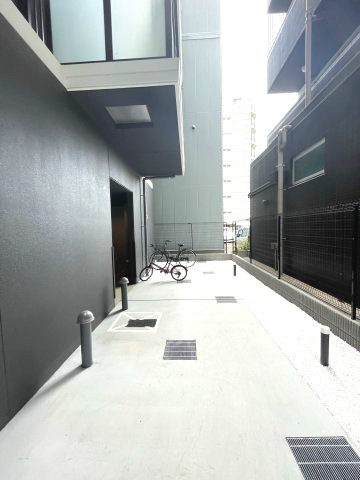 S-RESIDENCE難波大国町Deuxの駐車場