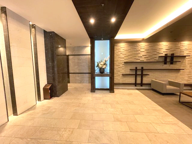 スプランディッド難波SOUTHのロビー