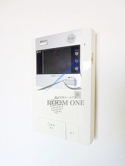ソルフィエスタ新御徒町のセキュリティ|モニター付きインターホンです。