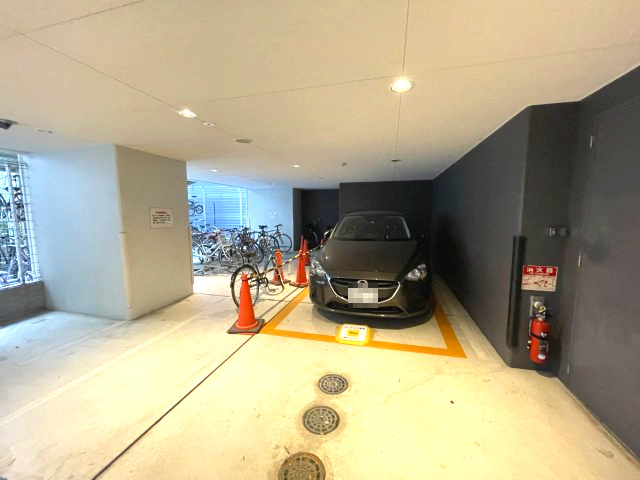 グランルージュ中之島南の駐車場