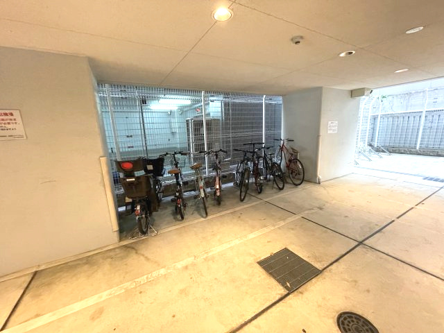 グランルージュ中之島南の駐車場