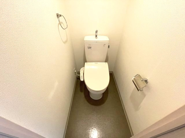 グランルージュ中之島南のトイレ|同建物反転タイプを表示しています