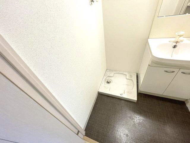グランルージュ中之島南の洗面所|同建物反転タイプを表示しています