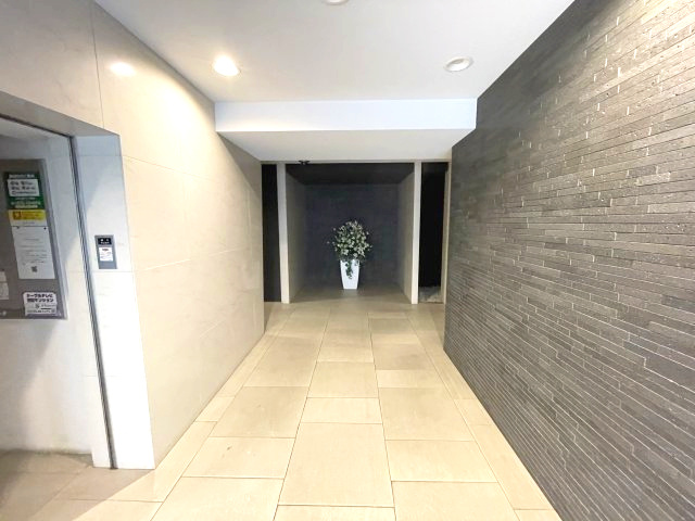 グランルージュ中之島南のエントランス