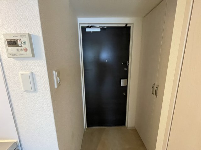 グランルージュ中之島南の玄関|同建物反転タイプを表示しています